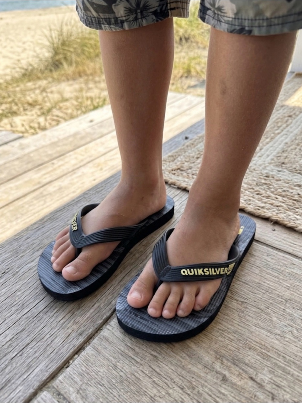 QUICKSILVER BOYS BLACK FLIP FLOPS SANDALS